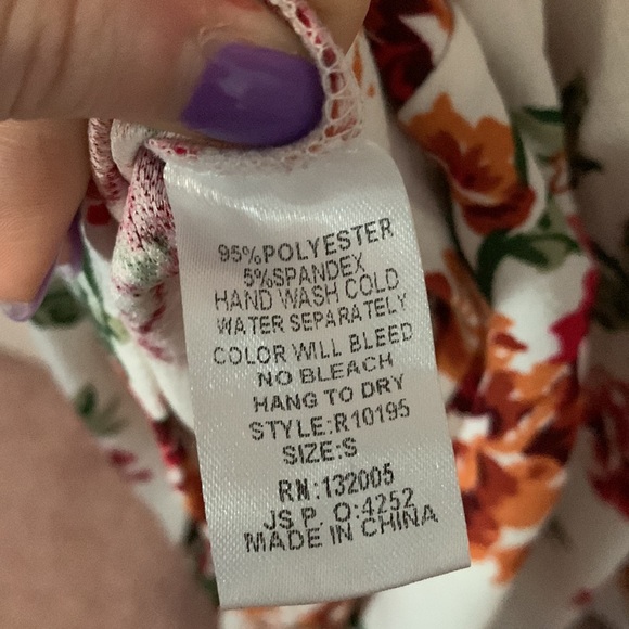 Entro V-neck White Halter Dress with Red and Orange Floral Pattern US Size Small - Picture 7 of 7